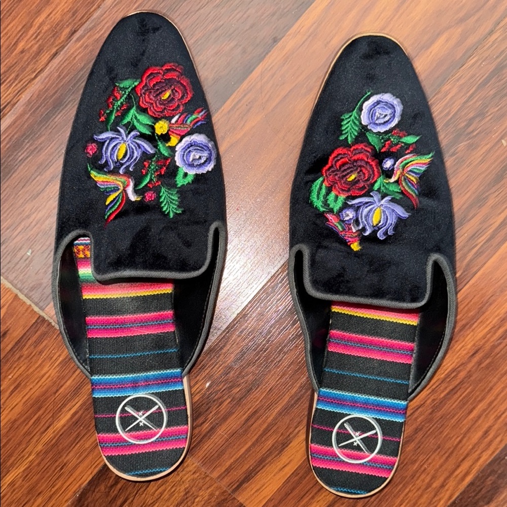 Inkkas Frida Loafer. Great condition! Embroidered Floral Black Women's Slippers